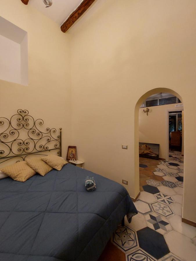 Dimora Storica "Le Stanze Di Dioniso" Villa Naples Exterior photo