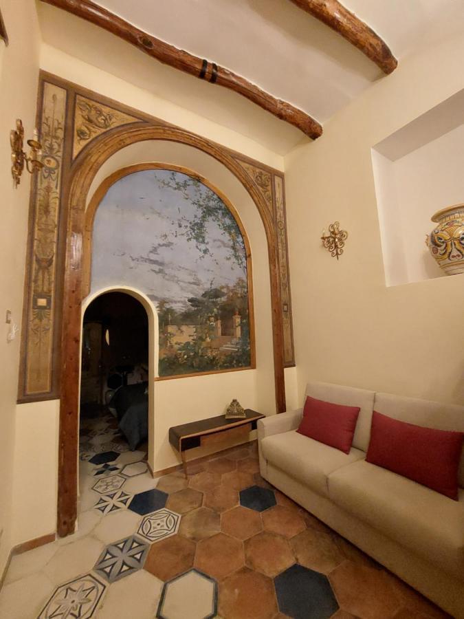 Dimora Storica "Le Stanze Di Dioniso" Villa Naples Exterior photo