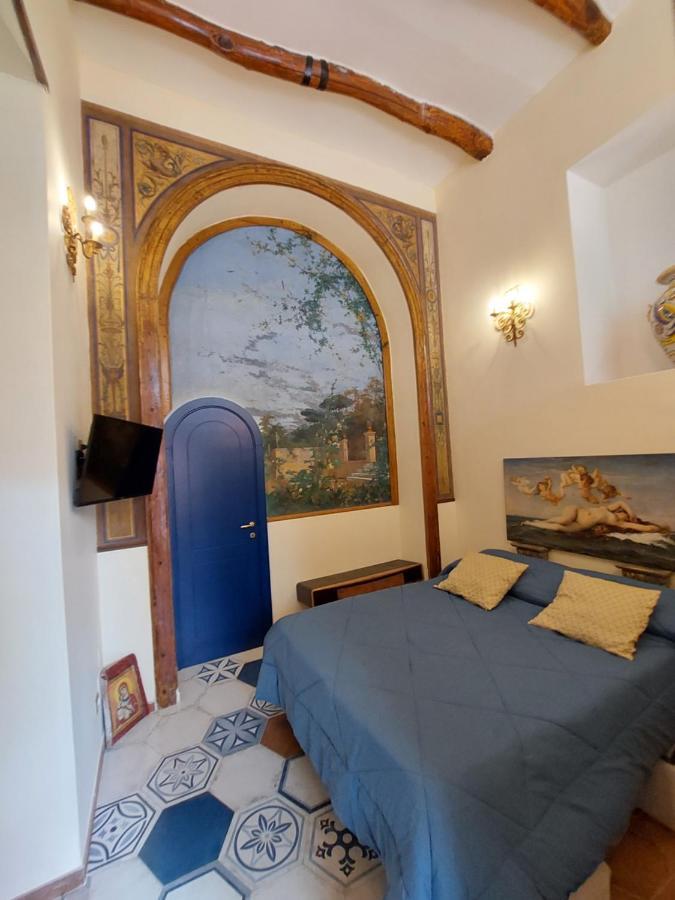 Dimora Storica "Le Stanze Di Dioniso" Villa Naples Exterior photo