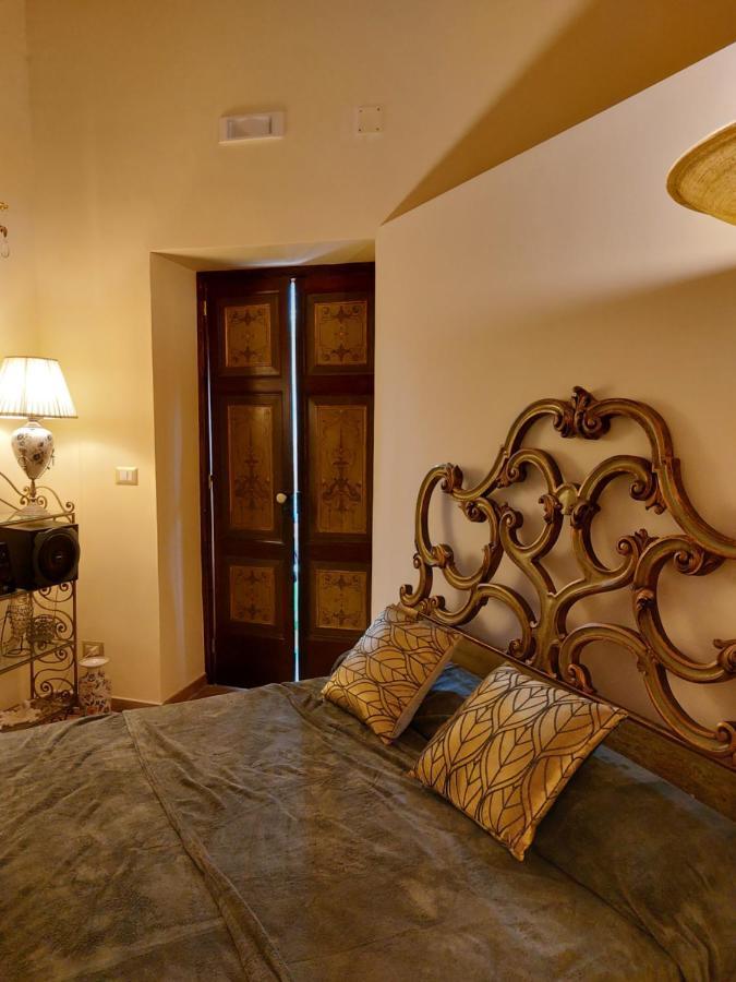 Dimora Storica "Le Stanze Di Dioniso" Villa Naples Exterior photo