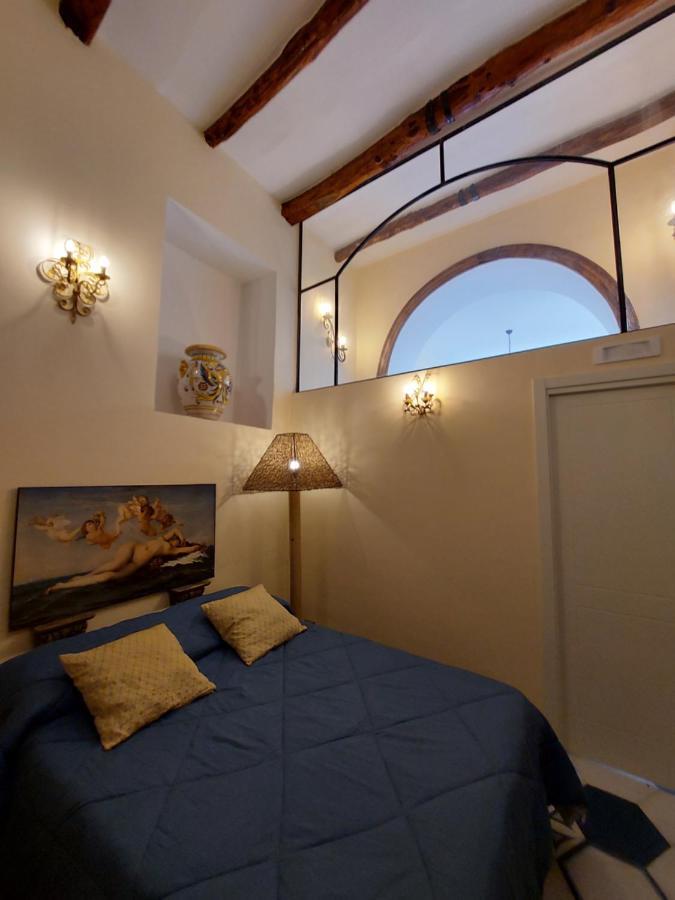 Dimora Storica "Le Stanze Di Dioniso" Villa Naples Exterior photo